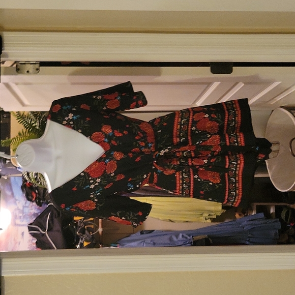 miami Pants - Gorgeous floral detail romper w/ open back